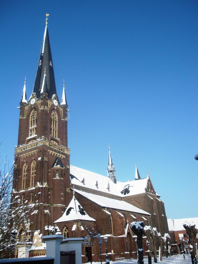 2010 01 03 Kerken Aldekerk Marktstraße Katholische Kirche St. Peter und Paul 04acv